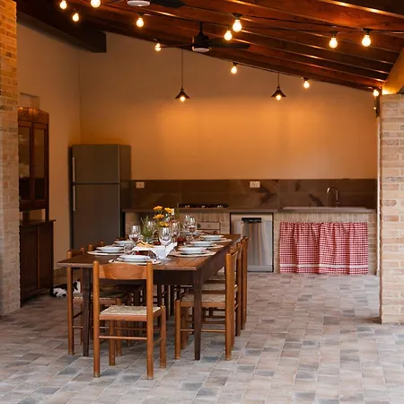 בית נופש Podere Limeria Country Nelle Marche